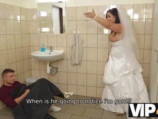 VIP4K. Being locked in the bathroom, desirable bride doesnt lose time and seduces random fellow